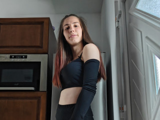Alter: 19 / Waage - Alter: 173 / schlank - Geschlecht: weiblich - Ausrichtung: bisexuell - Haare: brünett / lang - Piercing: keins - bewebmaster-Alter: B - Hautfarbe: weiss - Augen: grau - Rasur: teilrasiert